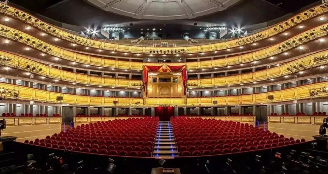 诗人或流浪者,街头艺人是一种什么生物?