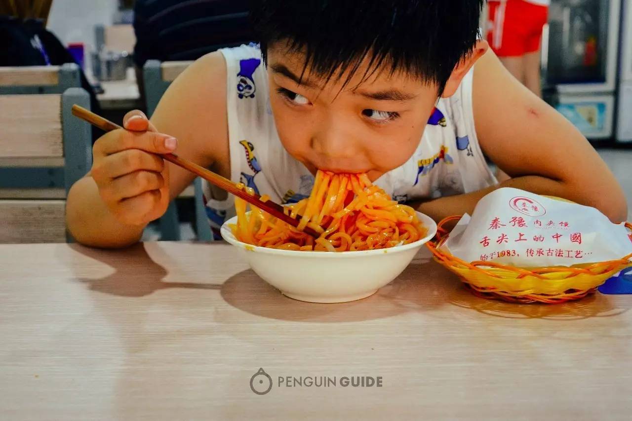 吃西安肉夹馍图片,吃西安肉夹馍视频