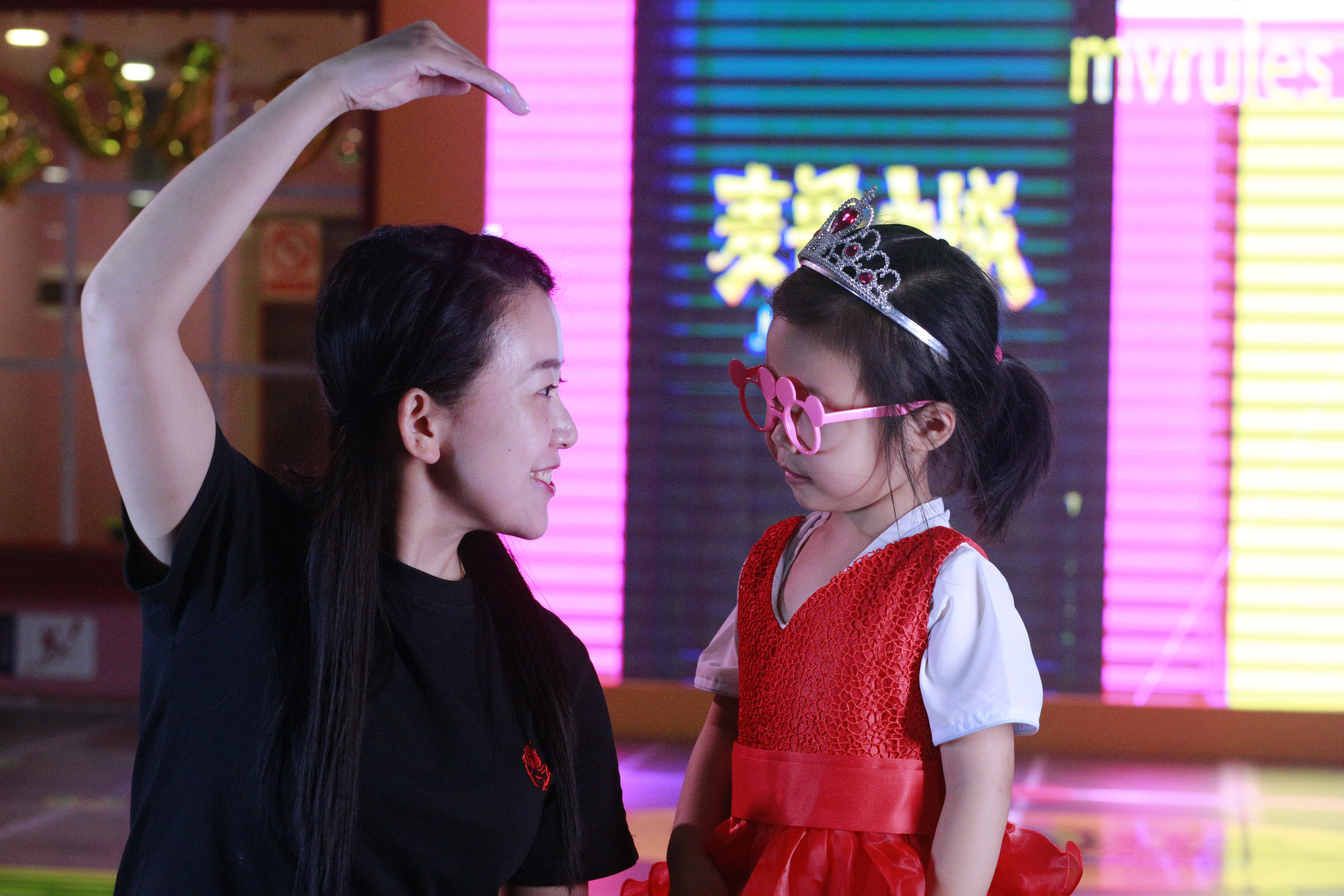 暑期狂欢--彤*妞小**第一次体验麦鲁小城，嗨翻喽