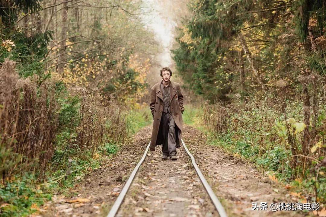 为了电影而创造一门语言,这个导演太拼了