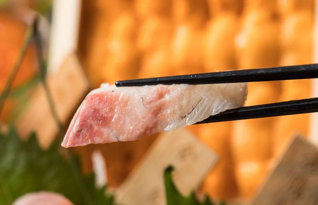 日式酒场大哥大出来营业了，凌晨3点还被小仙女围观