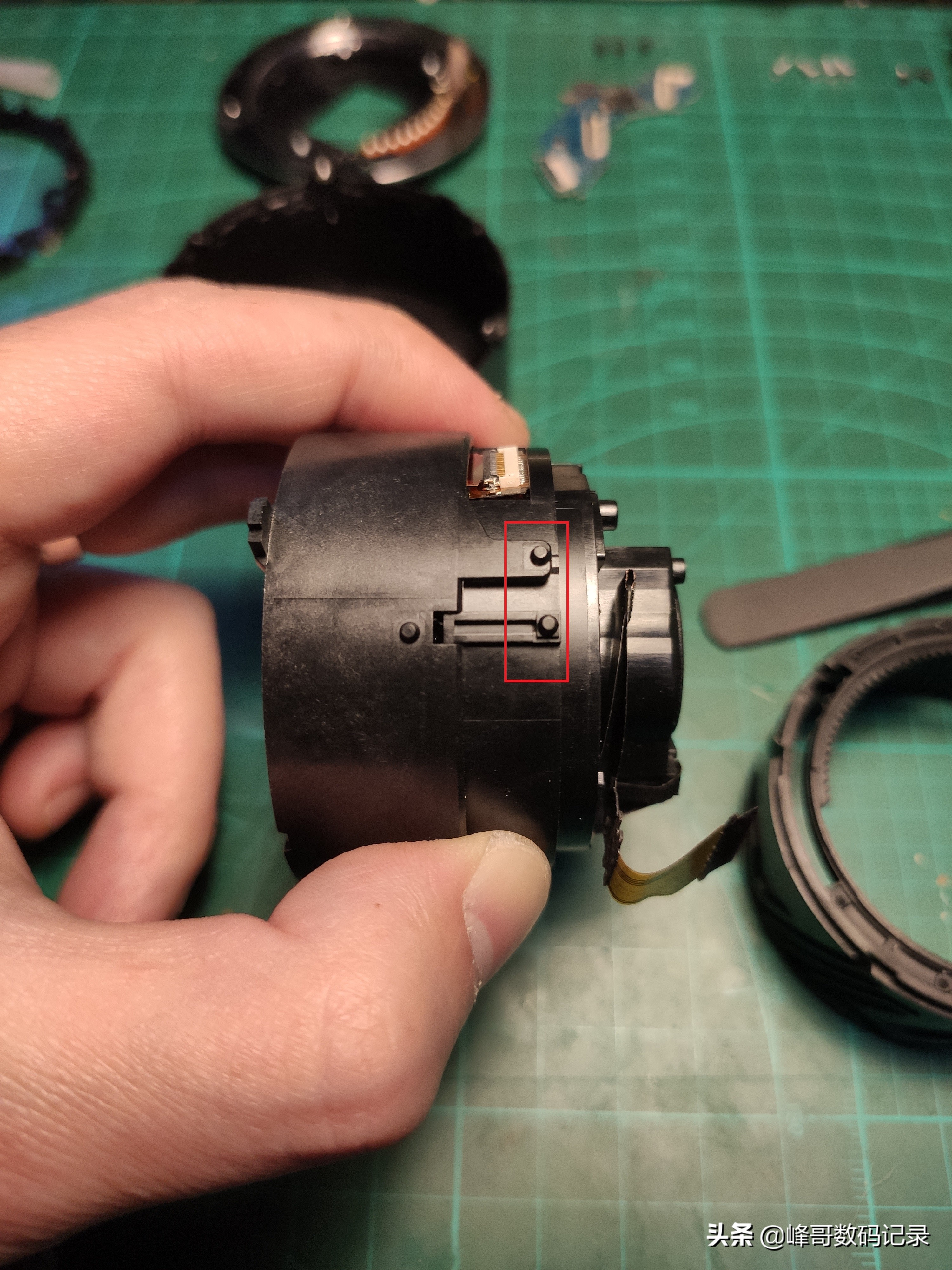 索尼16-50镜头前镜片拆卸,sony16-50镜头拆解图片