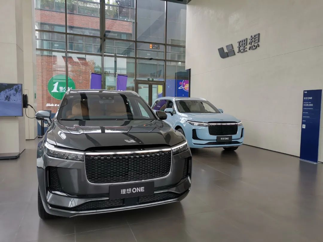 理想one4座试驾,理想one购车现场