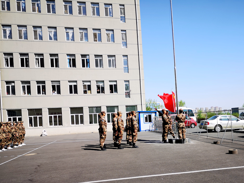沈阳军训教官举旗手汇报仪式,沈阳市一二七中学学生军训