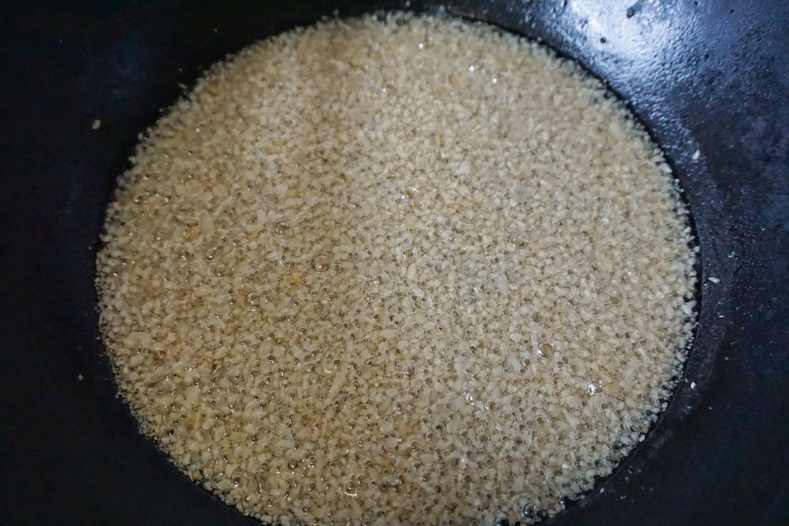 这油超香,是家里必备万能油,炒菜或煮汤加点它,鲜香味提了不少