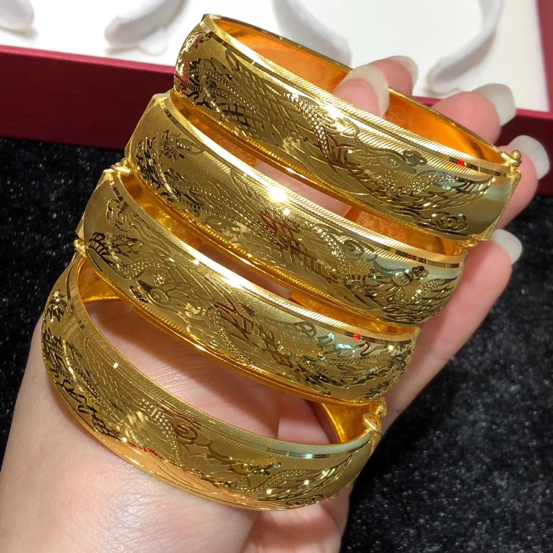 中年女性适合戴什么款式黄金手镯,适合年轻人戴的黄金手镯样式