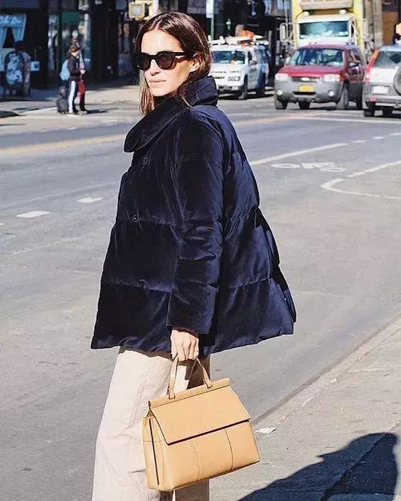 卫衣羽绒服最保暖时髦的冬季搭配,羽绒服卫衣简直时髦