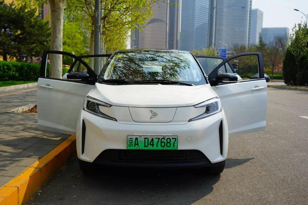 新特DEV1试驾体验：续航300落地7万，不靠补贴也能打？