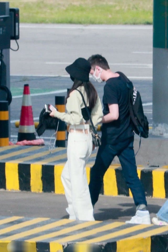 赵丽颖和baby同穿迪奥裙,baby撞衫赵丽颖穿过的衣服