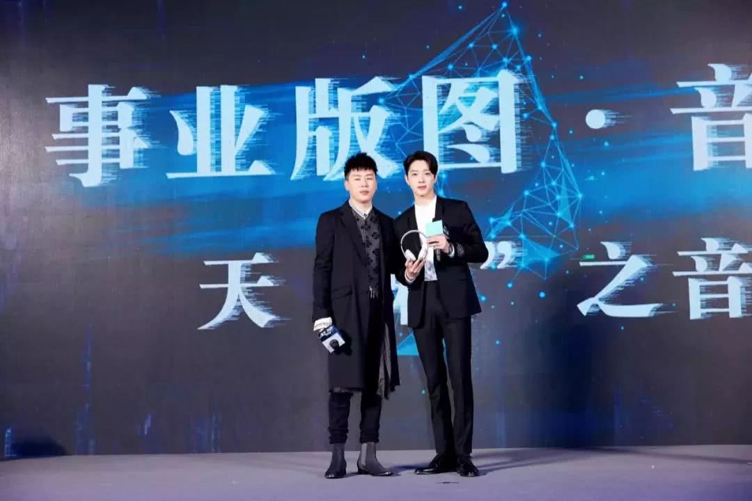 男朋友太帅吸引异性怎么办,男朋友太帅怎么办