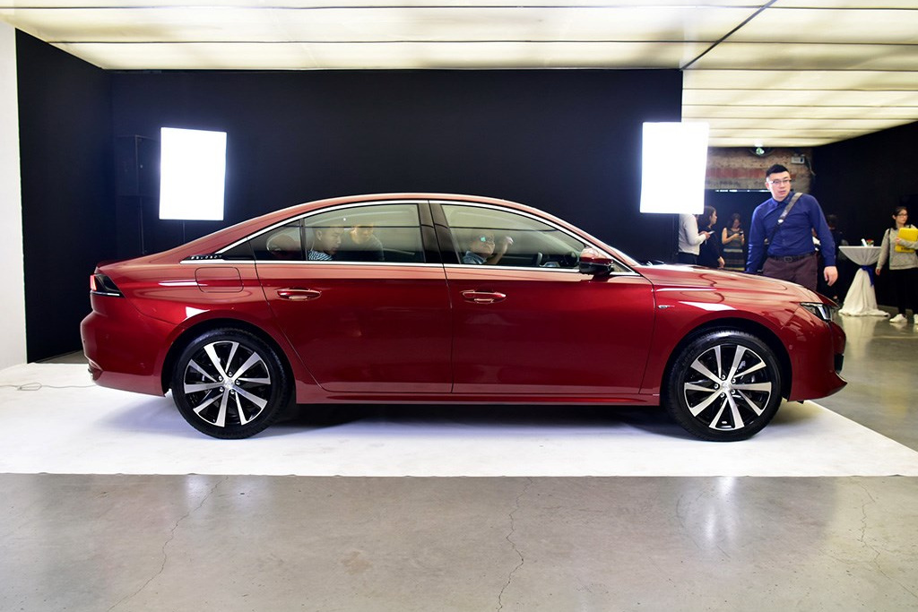 标致508l口碑最好的车,标致508和迈腾是一个档次吗