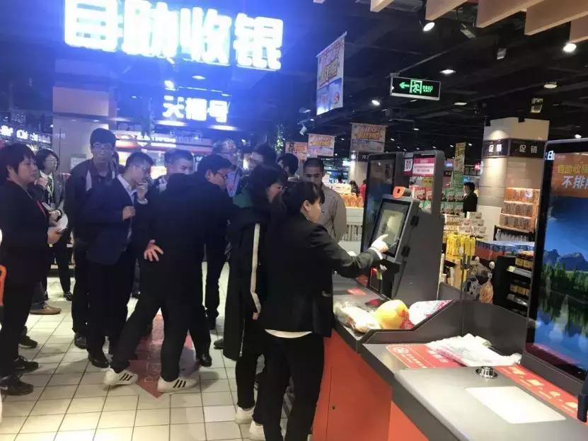 中国零售CIO俱乐部走进好邻居、华冠考察交流暨华为用户大会召开