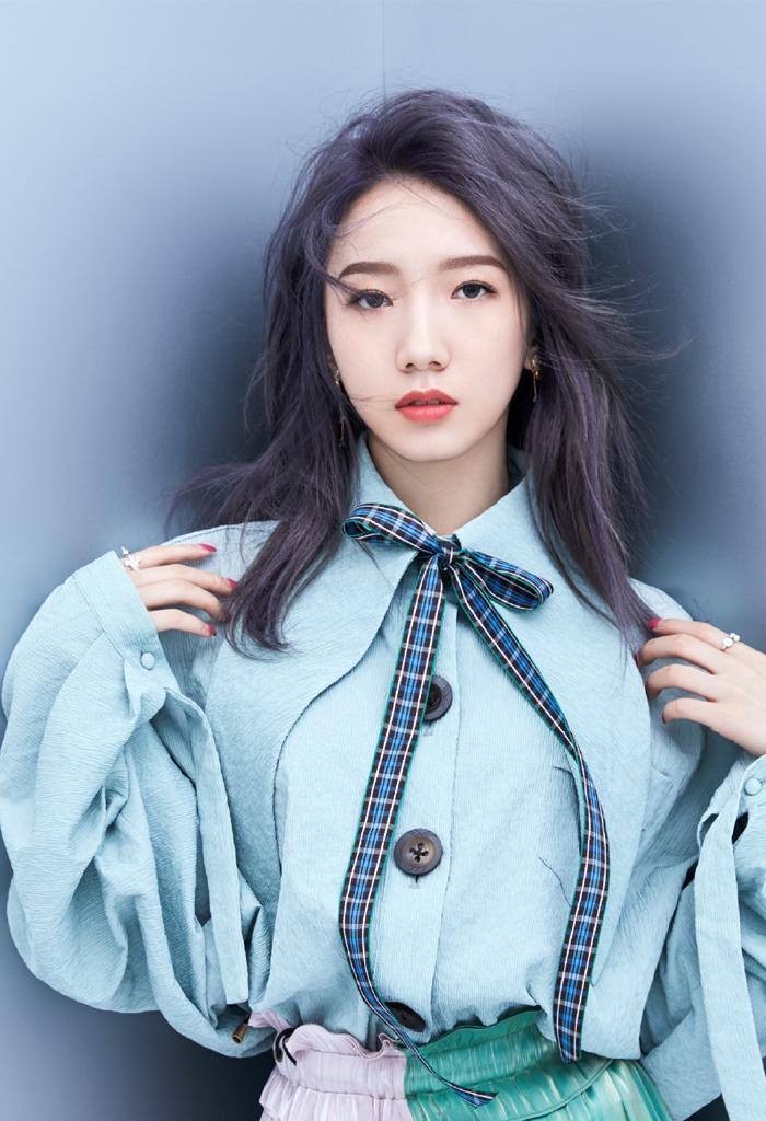 给你的衣服扎个“蝴蝶结”吧！气质甜美减龄，郑爽李沁也爱这么做