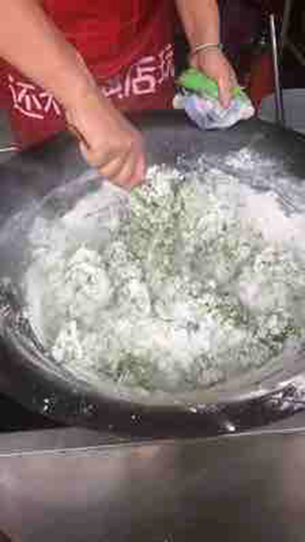 诸暨梅干菜麦饼,诸暨卖松花麦饼