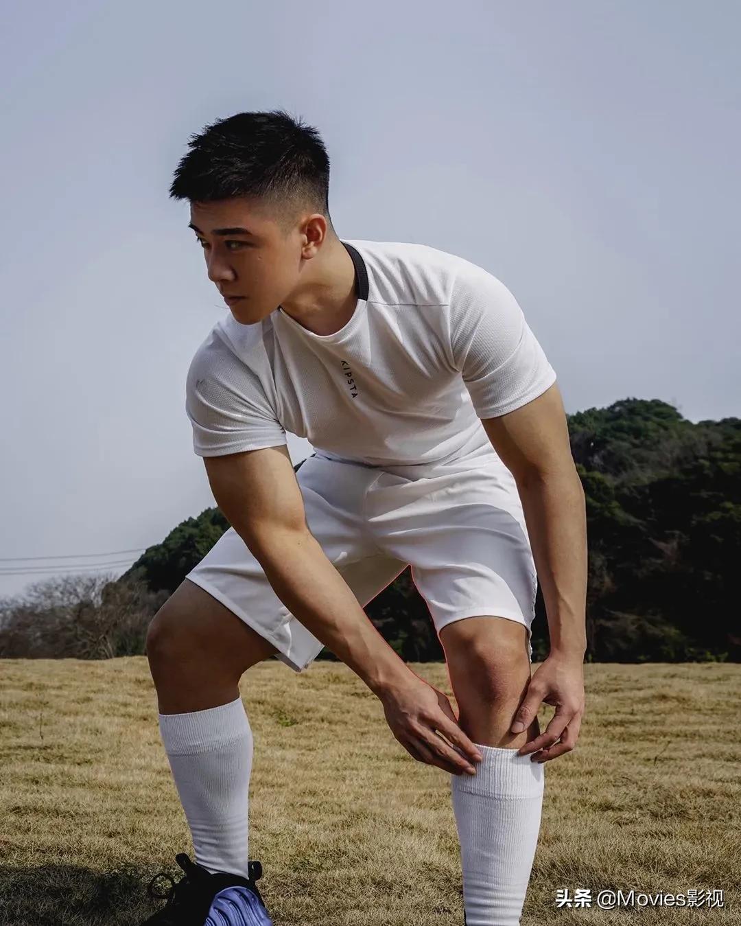 穿短裤比汪小菲还好看！奶凶腱子肉小狼狗，浴室照疯狂撩粉！