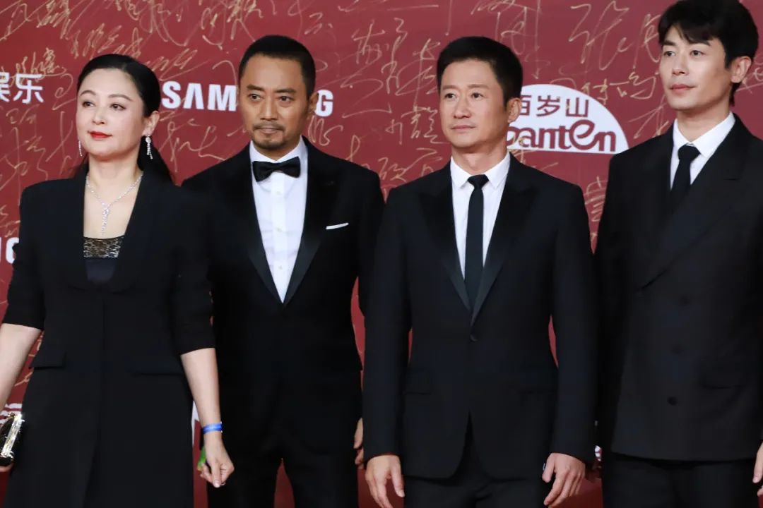 陈坤和巩俐走红毯颁奖,巩俐戛纳红毯惊艳全球