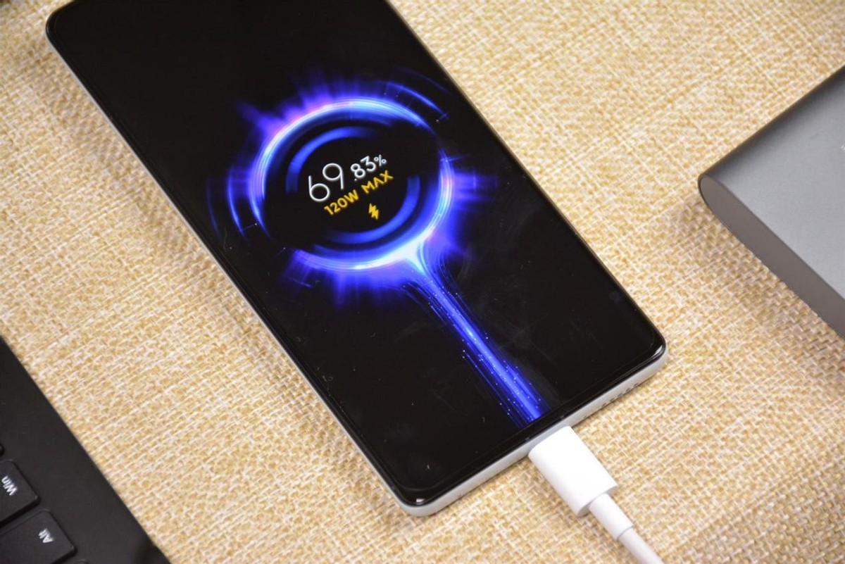 小米11pro和小米mix4散热哪个好,小米mix4充电发热42度