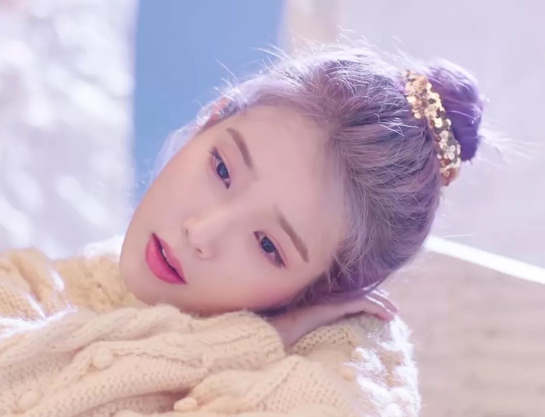 iu发型图片中短发,慵懒韩式低马尾丸子头iu