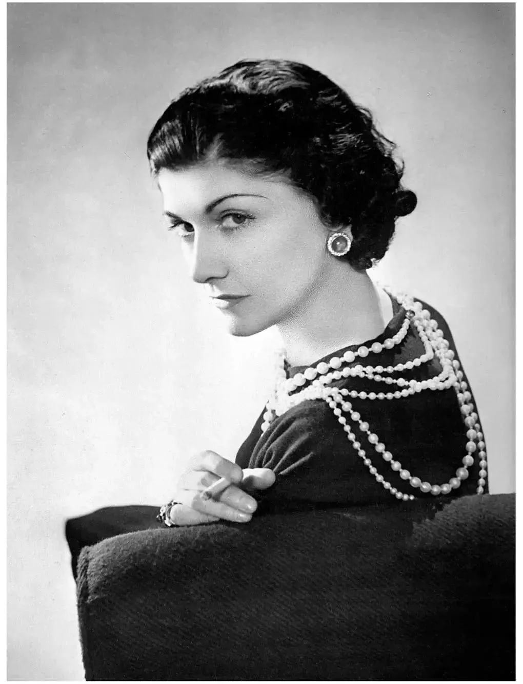 她是因为想要*引勾**男性才作如此打扮？