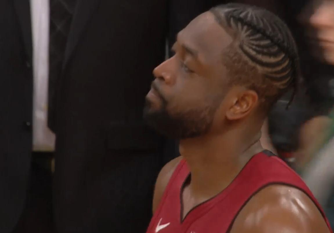 真不愿意和韦德交换球衣？欧文赛后早已离场，韦德看起来挺失望