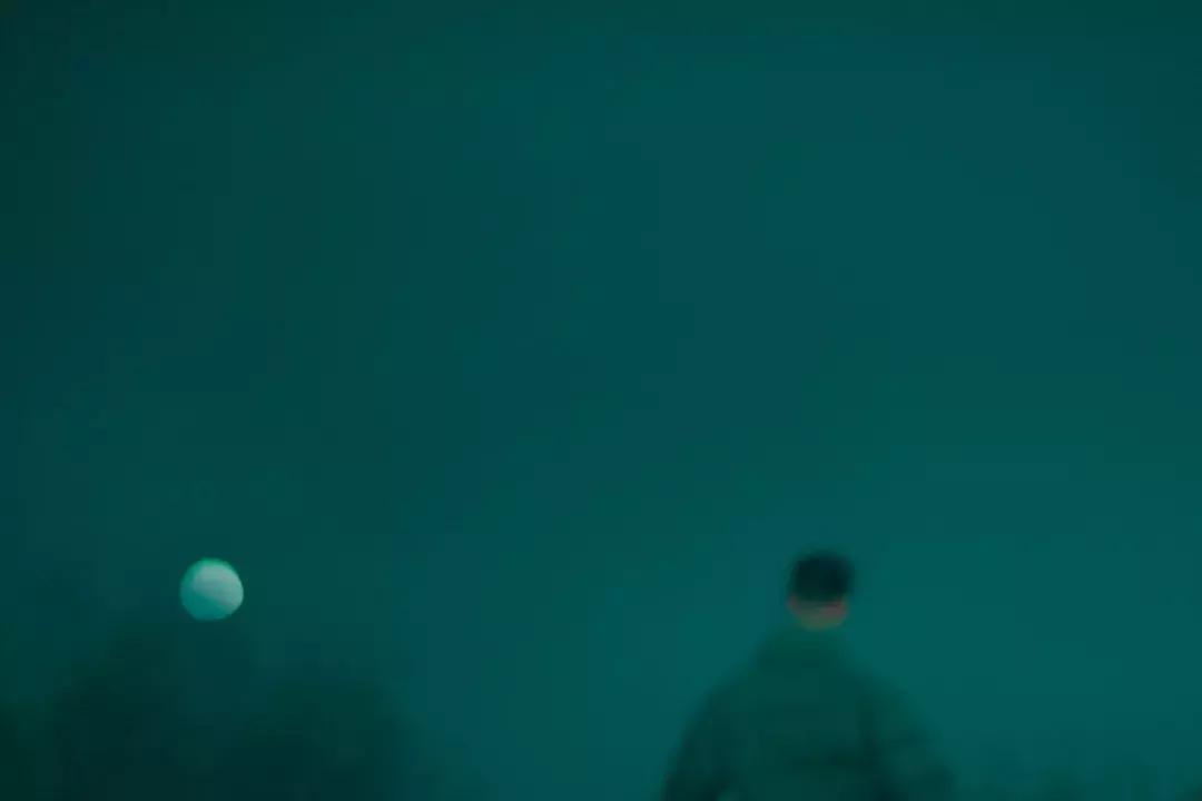 一个整天不正经的人,一个不正经的年轻人