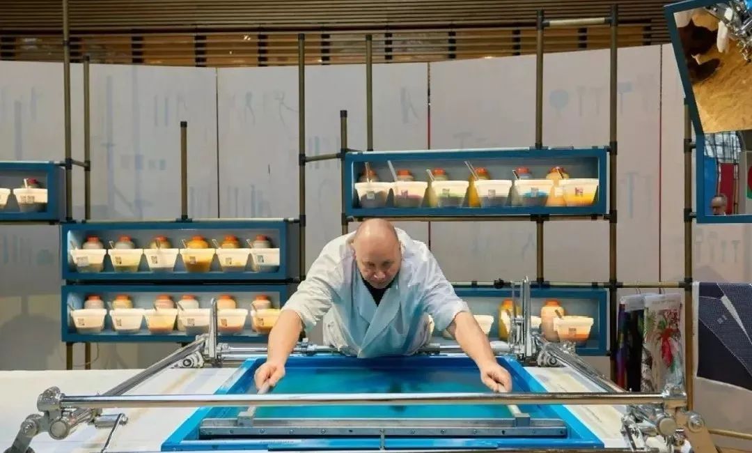 最喜欢的一条爱马仕丝巾,时尚必备独特设计的基础丝巾推荐