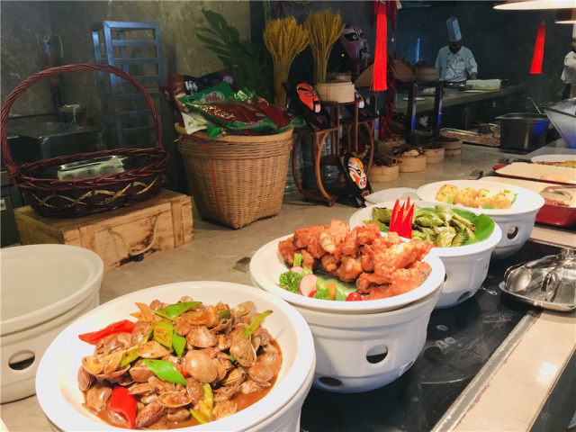 东莞｜康帝国际酒店仅1199高级客房+自助早晚餐+饮品券2张+小公仔