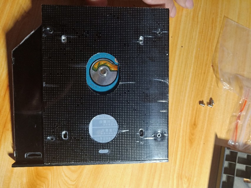 联想小新310-15ikb手动增加固态硬盘和内存条教程。