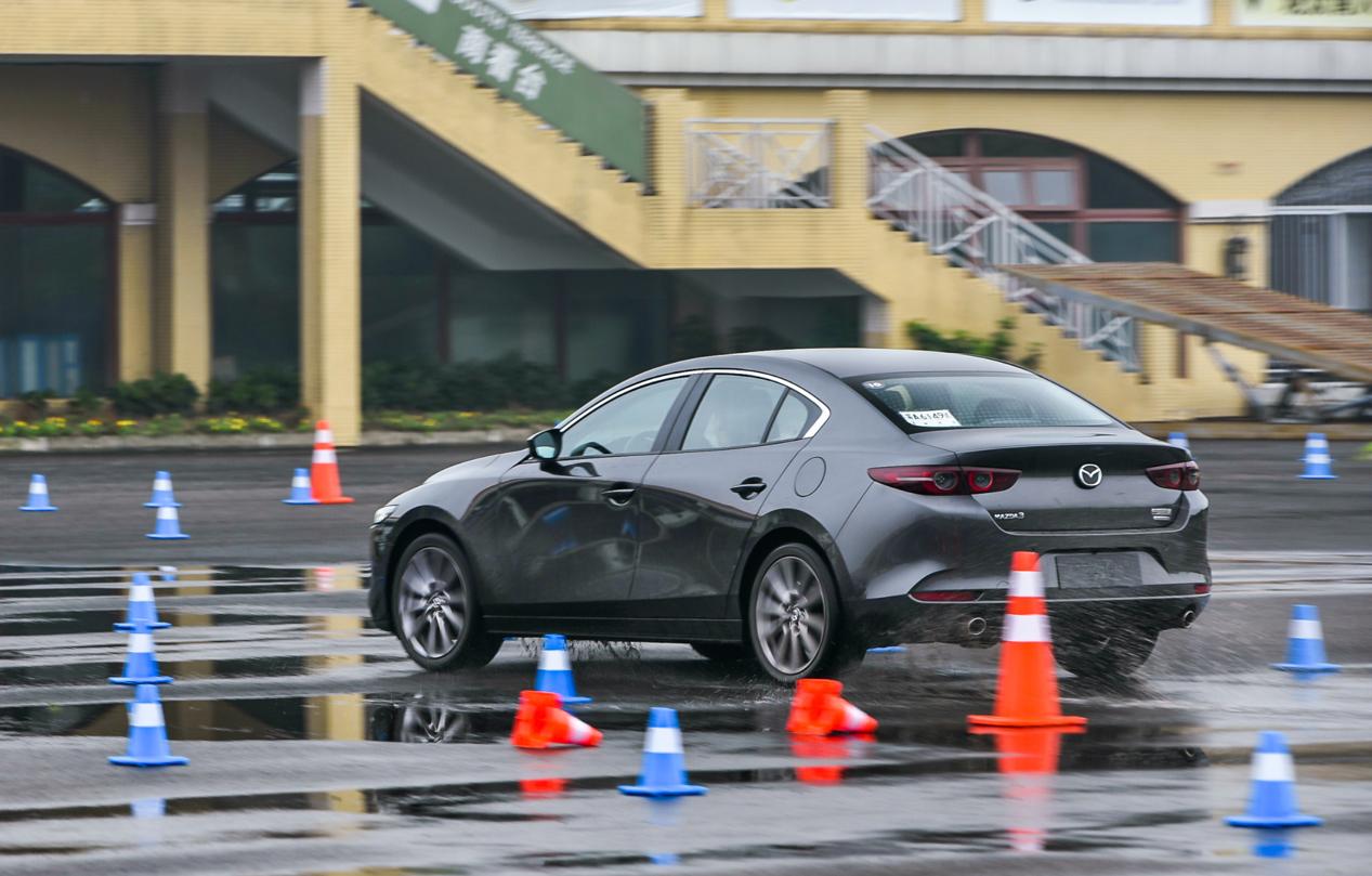 马自达3新款昂克赛拉试驾视频,全新马自达3昂克赛拉试驾