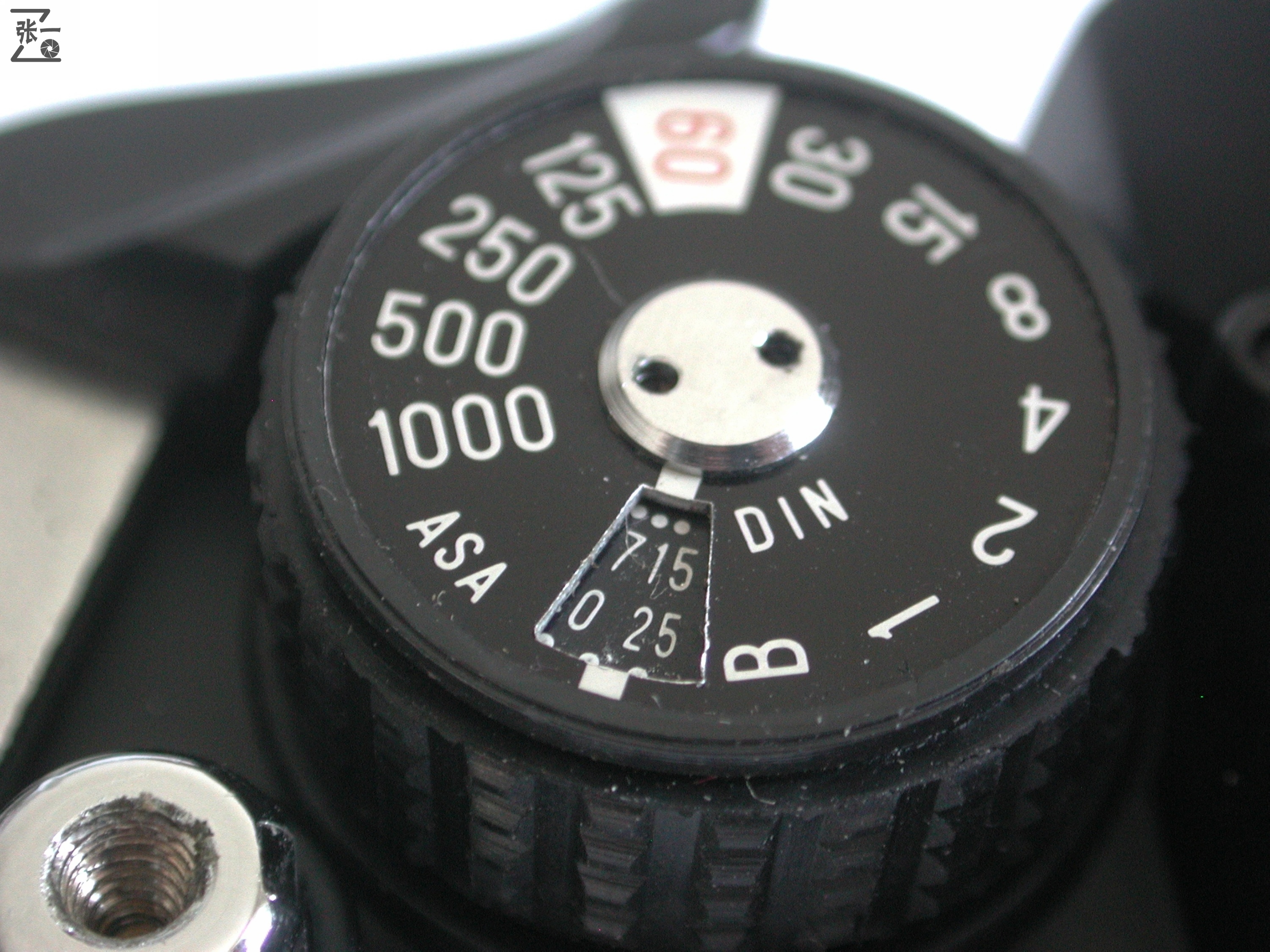 中国哈尔滨照相机厂生产的SEAMADZ2-1单反照相机