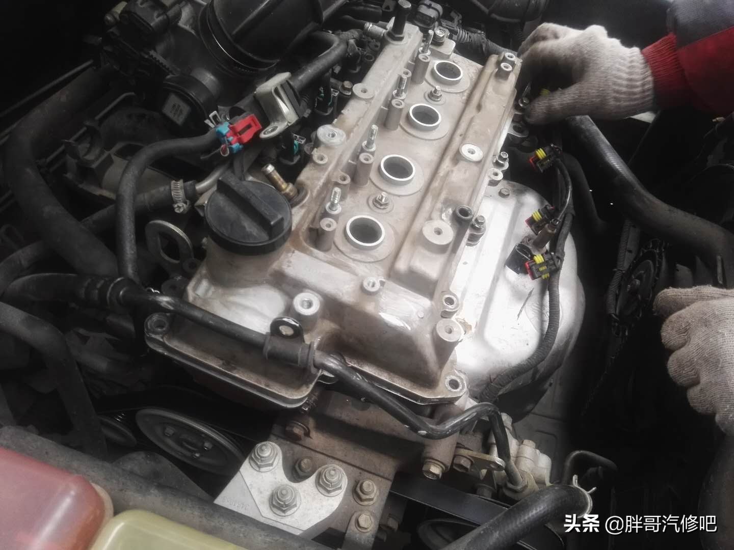 二手车发动机下面漏油后续怎么办,二手车漏油怎样看