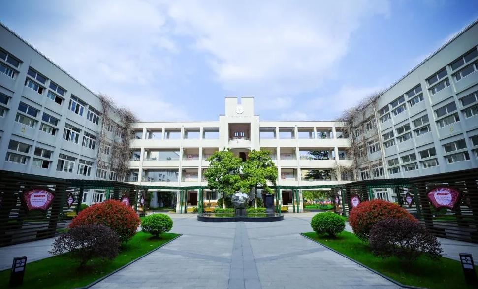 超额预警!今年又有8个热门公办初中政策收紧!入户年限逐年递增