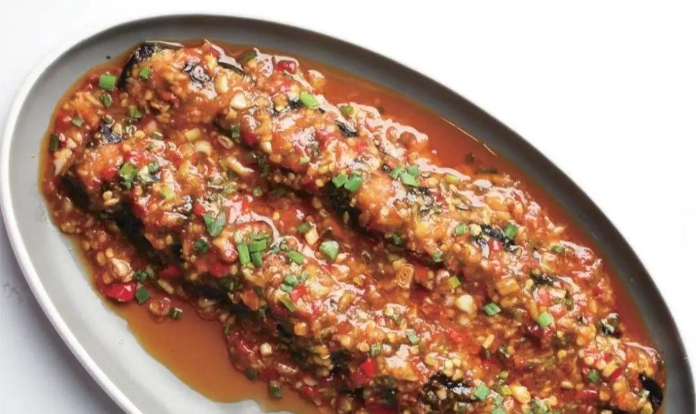 做后厨厨师的00后女孩,女川菜大厨