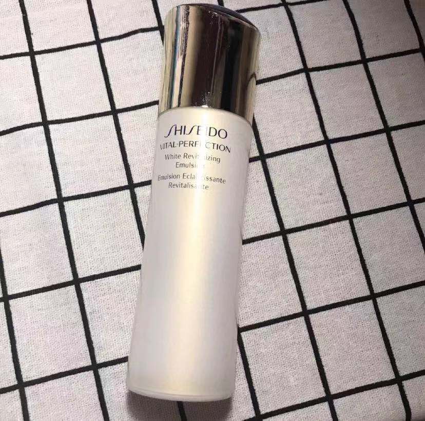 保湿乳液推荐干皮平价大瓶,推荐补水保湿控油提亮水乳