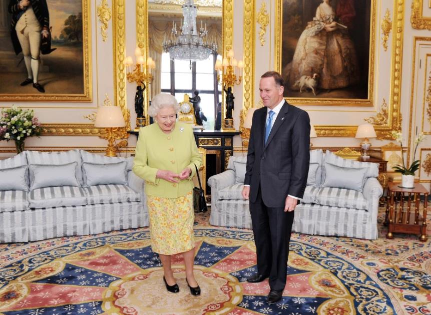 当王室成员打开大门在家里拍照时，我们才终可以一睹他们的豪宅