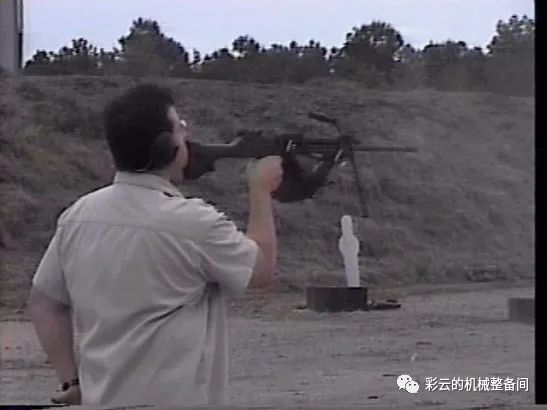 新加坡无敌100机枪优缺点,新加坡机枪ultimax轻机枪射速