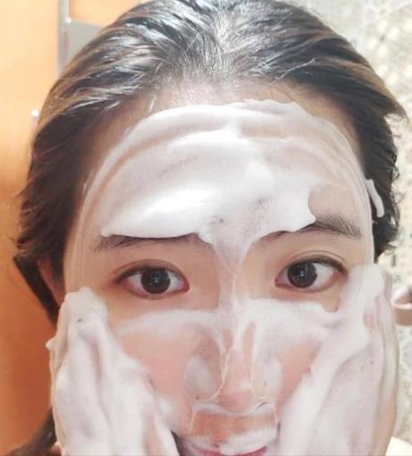 夏天皮肤毛孔粗大用冰水敷,夏天出油导致脸颊毛孔粗大怎么办