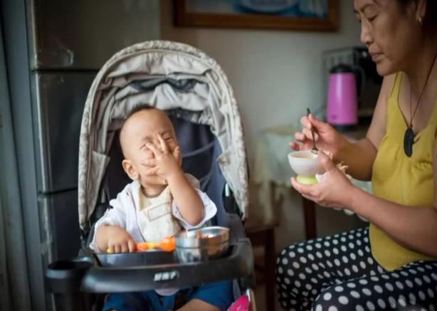 孩子不吃饭怎么办一招就搞定视频,怎么解决小孩不吃饭问题