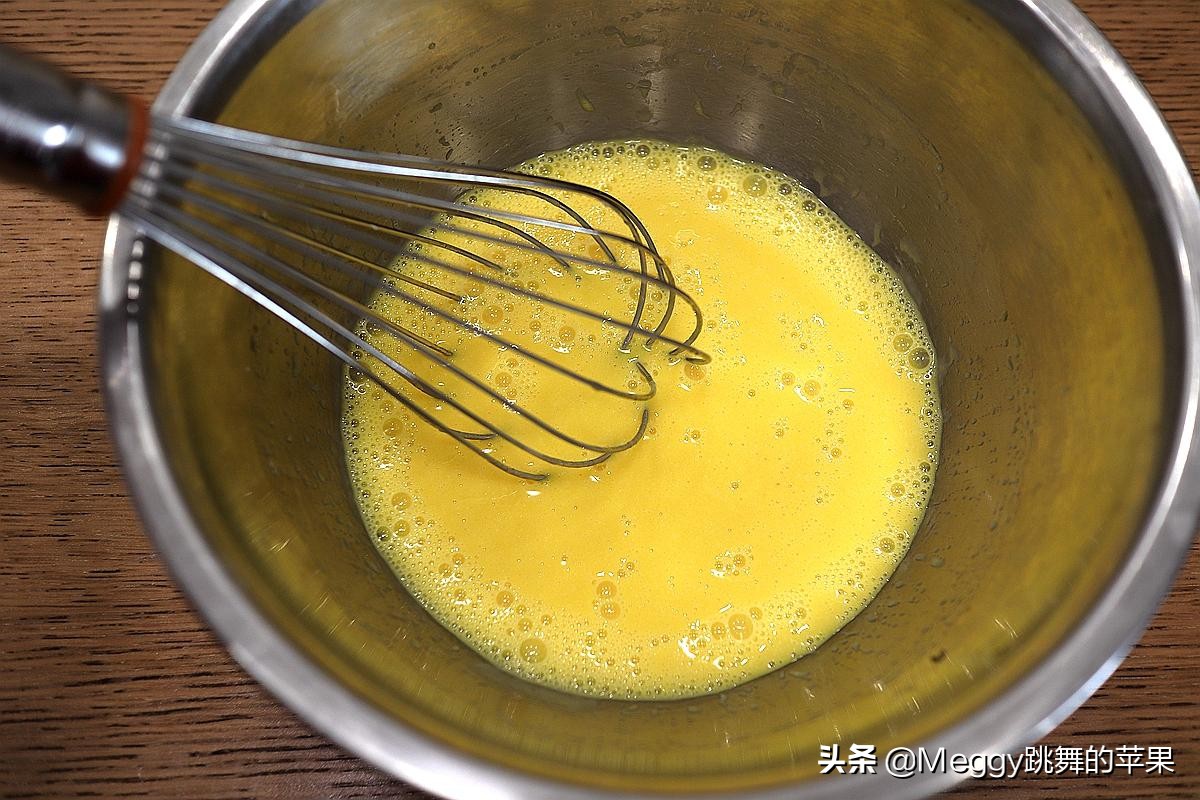 古早蛋糕和戚风蛋糕蛋白打发区别,蛋白打发到什么程度蛋糕才会柔软