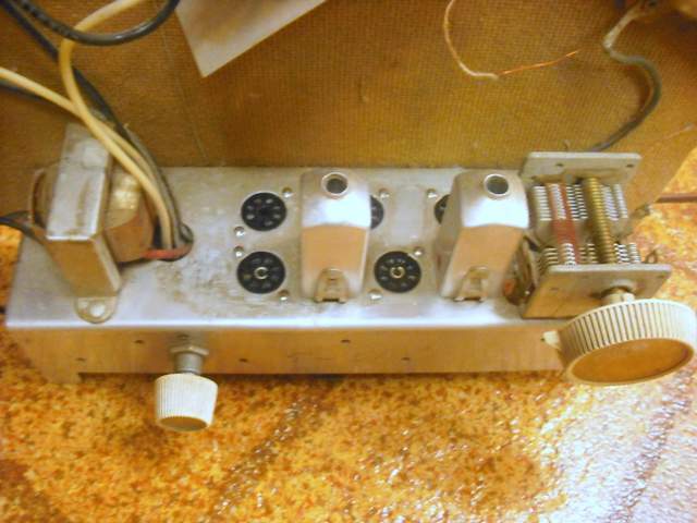 1965年，足球迷专属的“记分卡”收音机，拆开看看里面电路零件