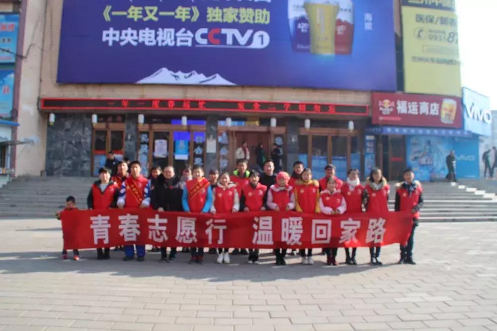 白银:爱心志愿者成为汽车站春运一道最亮风景线