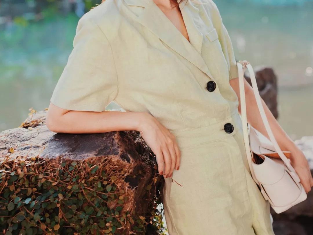 如何正确搭配显高又显瘦春游穿搭,一身非常时尚的穿搭既显高又显瘦