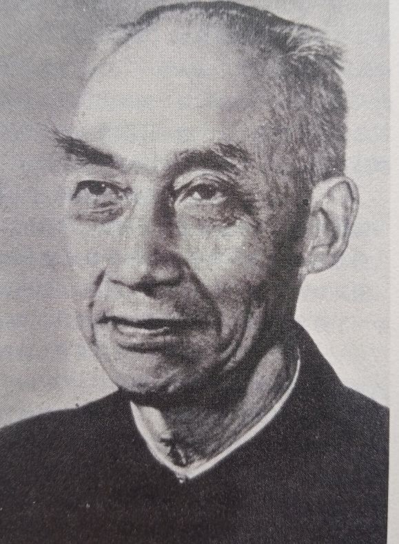 浅谈55年授衔时未任＂四副二高＂职务的行政三级人员任职与工资