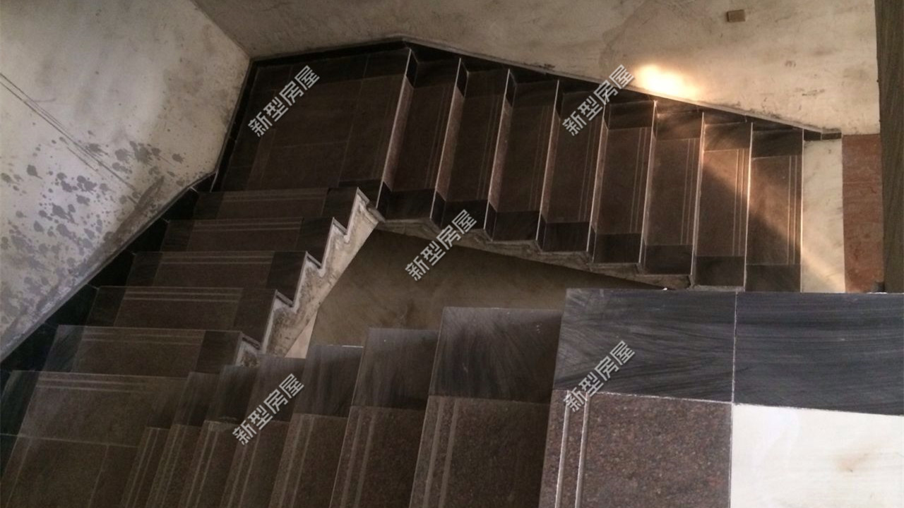 农村自建房实用双跑楼梯尺寸,3.6米高2.4米宽180度旋转楼梯