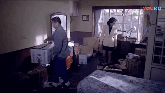 那个卖口红的YSL，教会女孩不色情的穿黑*袜丝**