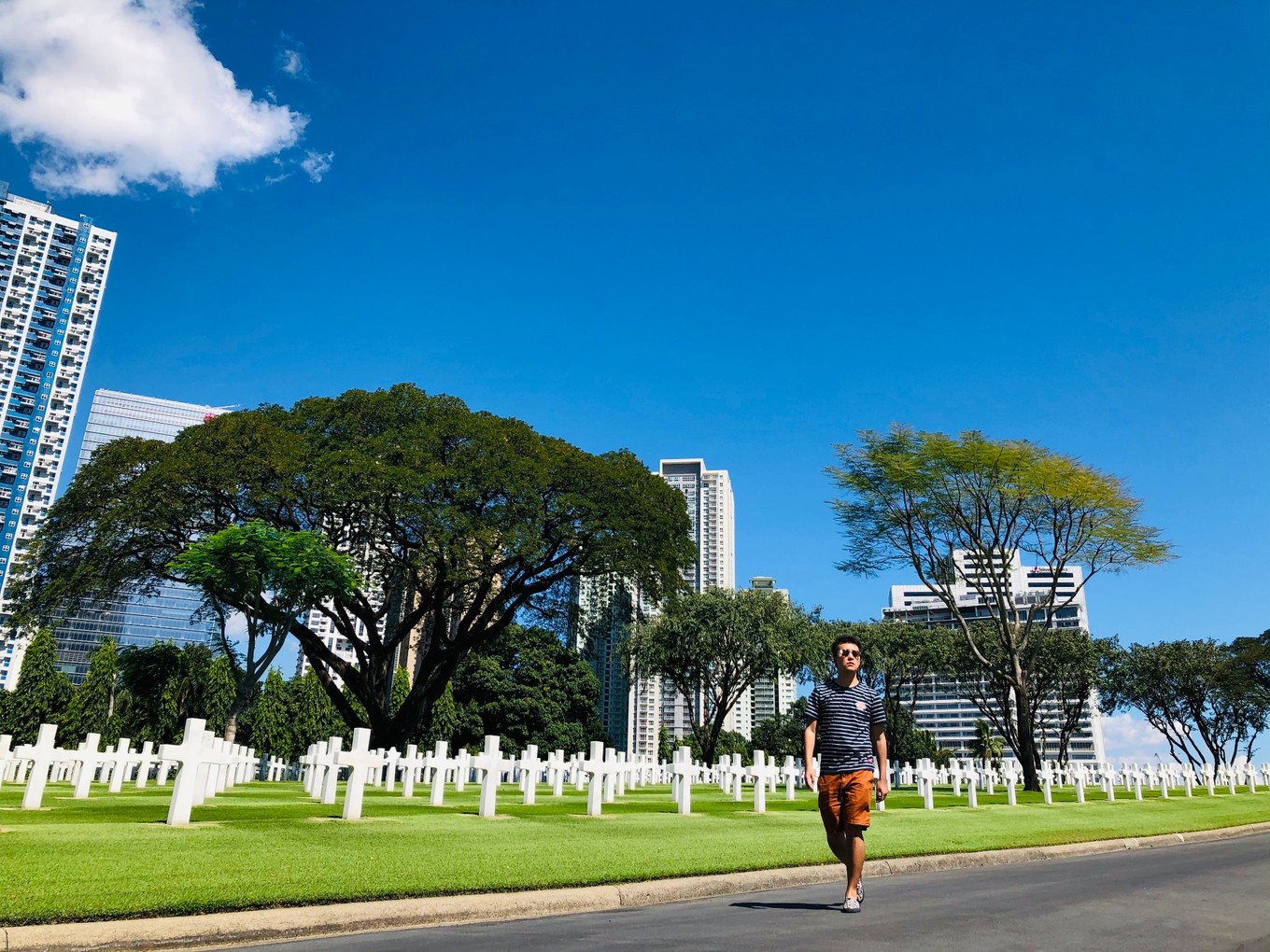 实弹射击or公墓拍大片？| 跟90后小伙儿在马尼拉“玩儿很野”