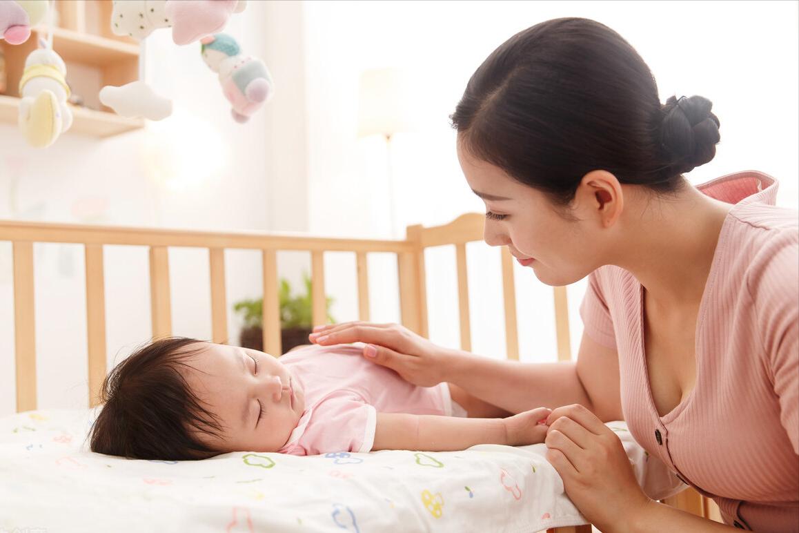 6-12个月宝宝作息调整,0到2个月的宝宝每晚哭闹