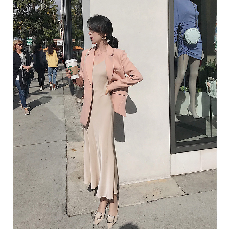 魅力网红连衣裙，显知性优雅，打造夏日迷人“砍男装”