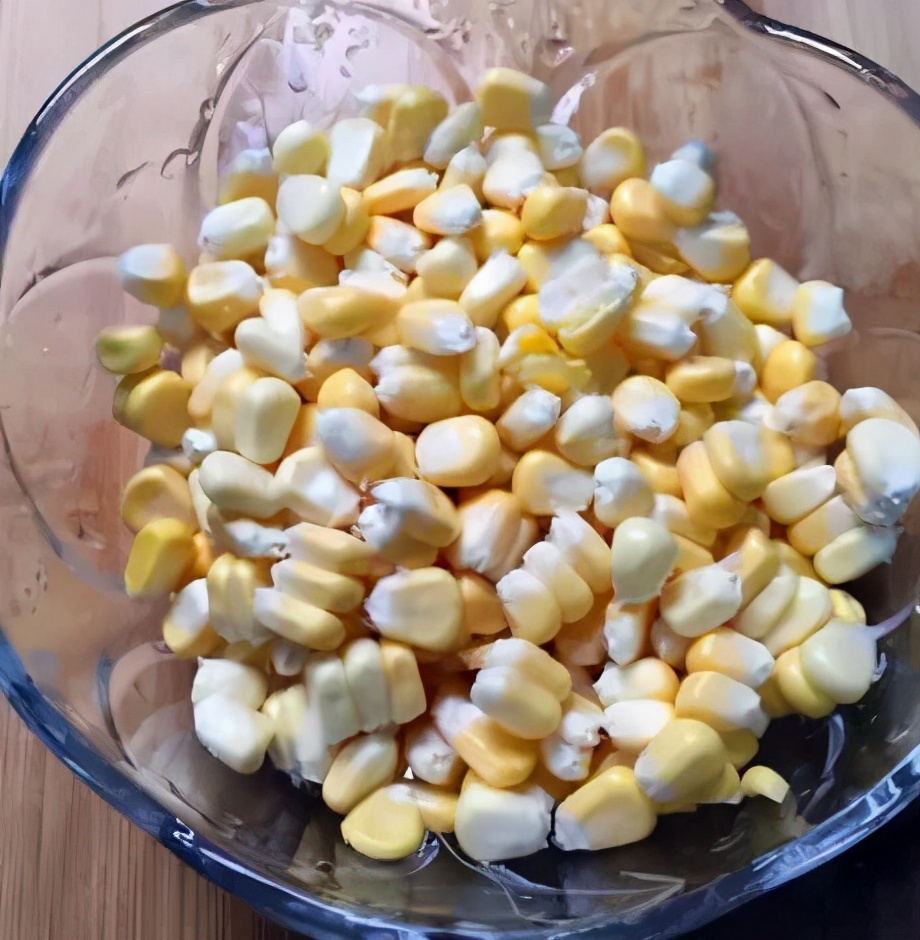 一斤玉米带皮能剥多少玉米粒,水果玉米怎么剥成玉米粒