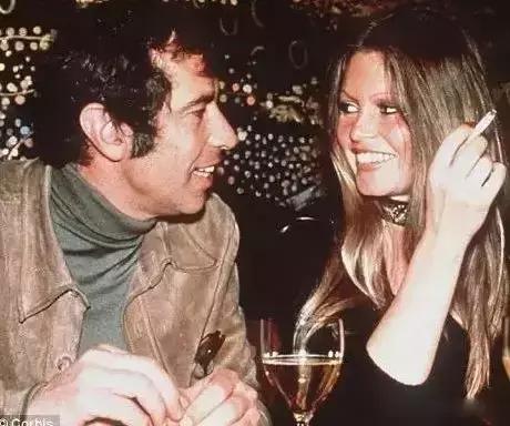 她一生自贱，真相不过是因为童年被毁